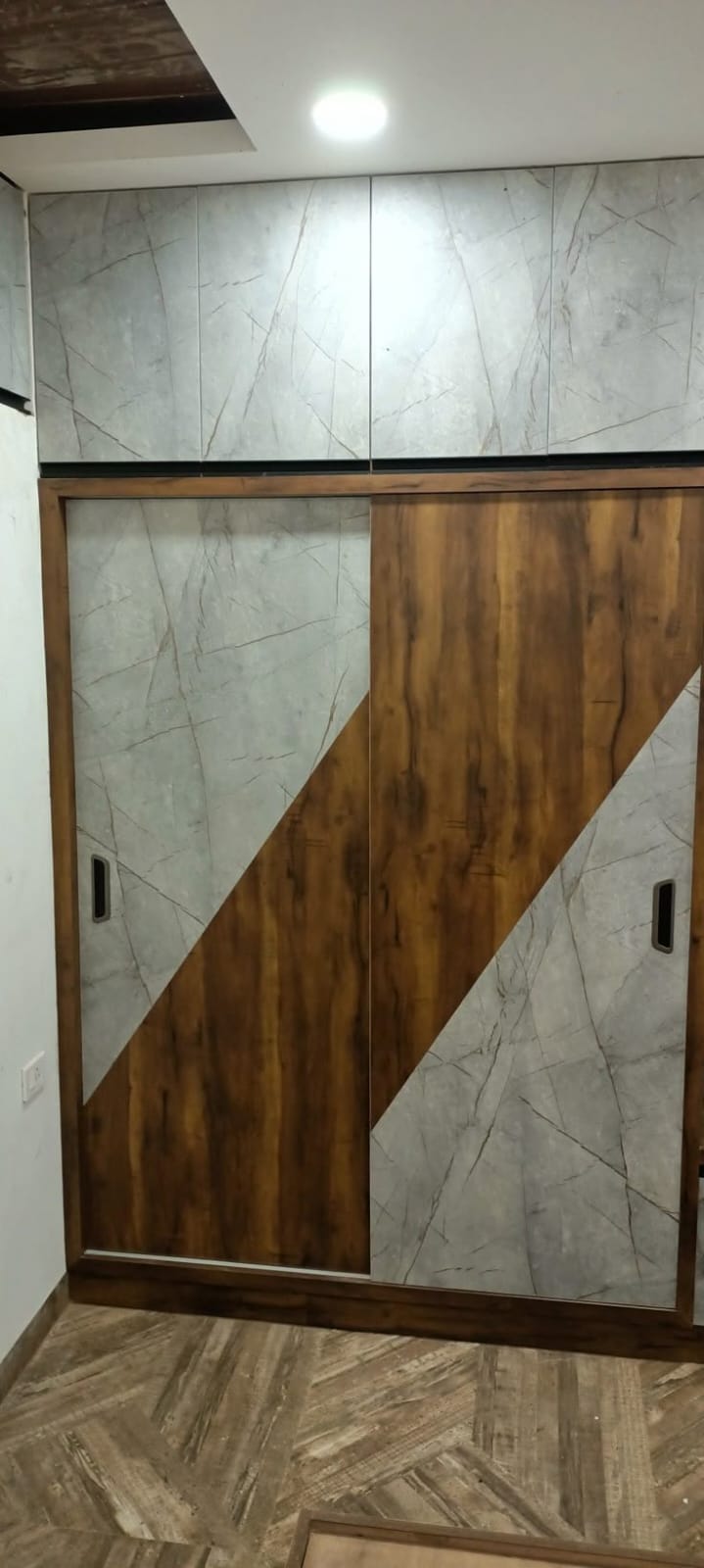 Gold-Line Sliding Cupboard