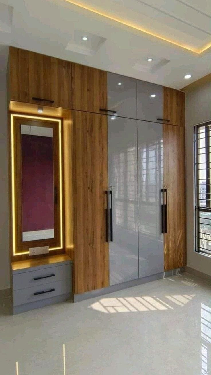 Marble Stripe Hinged Cupboard